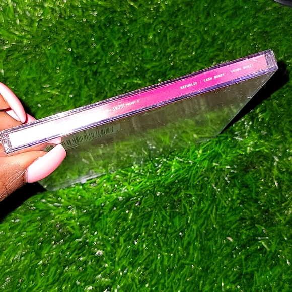 NICKI MINAJ SIGNED PINK FRIDAY 2 SIGNED CD x1 - Picture 5 of 12